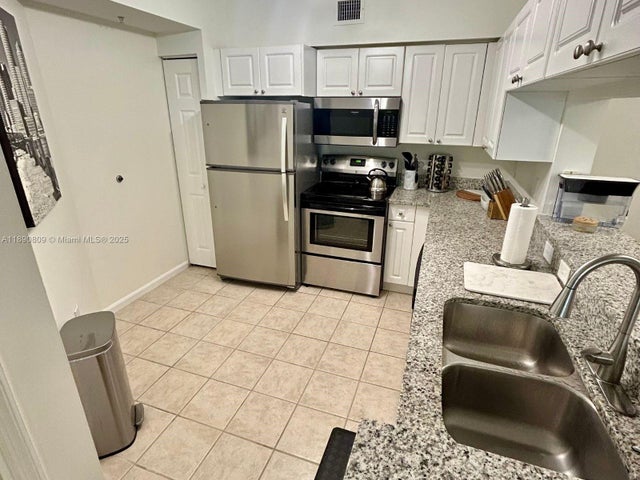 4 of 9 - 17150 N Bay Rd 2321, Sunny Isles Beach, FL