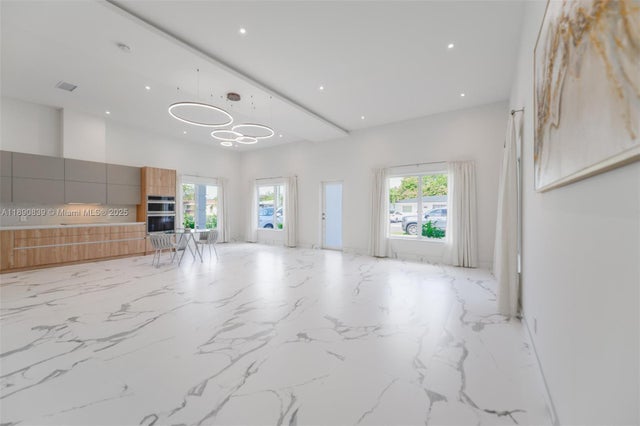 1 of 34 - 635 Sw 9th St, Hallandale Beach, FL