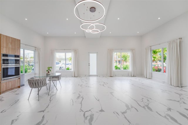3 of 34 - 635 Sw 9th St, Hallandale Beach, FL