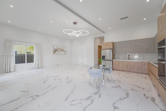5 of 34 - 635 Sw 9th St, Hallandale Beach, FL