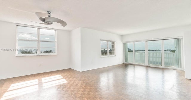 3 of 34 - 300 Bayview Dr 716, Sunny Isles Beach, FL