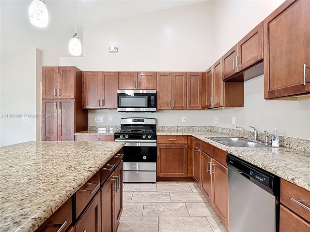 4 of 35 - 177 Village Circle, Other, FL