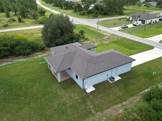2 of 17 - 1043 Eisenhower Blvd, Lehigh Acres, FL