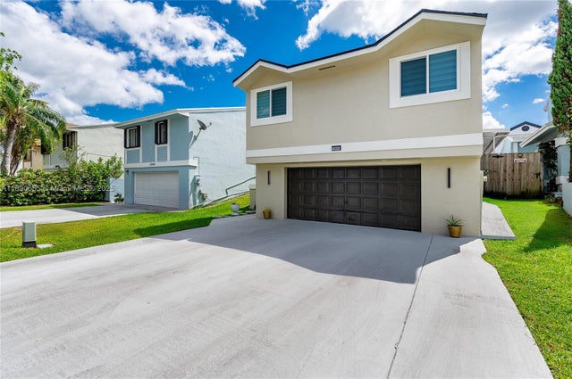 3 of 42 - 10048 Sw 221st St, Cutler Bay, FL