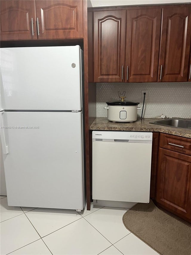4 of 21 - 19001 Ne 14th Ave 107, Miami, FL