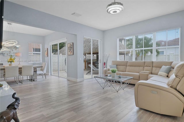 4 of 45 - 17933 Nw 87th Pl, Hialeah, FL