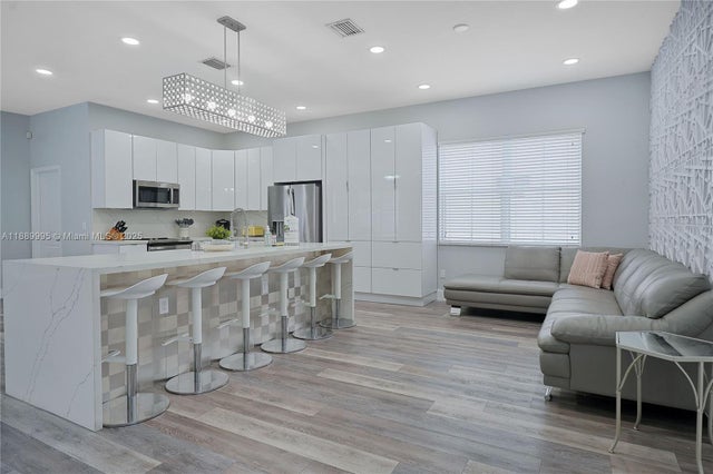 5 of 45 - 17933 Nw 87th Pl, Hialeah, FL