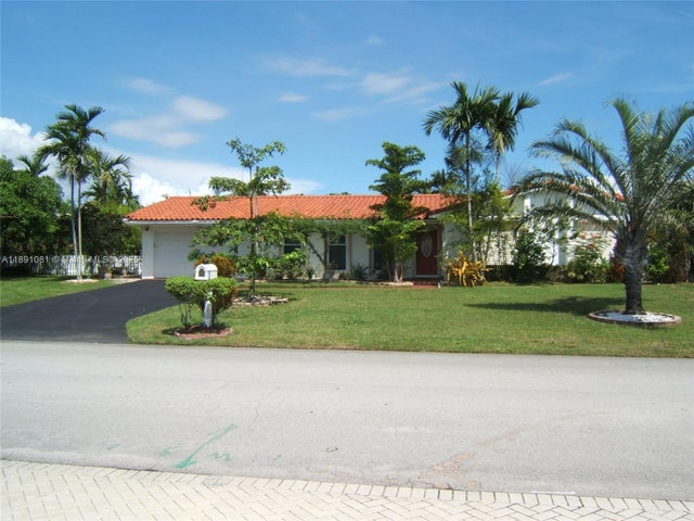 1 of 33 - 9081 Sw 140th St, Miami, FL