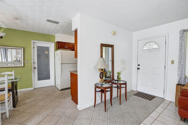 4 of 29 - 160 Nw 34th St, Oakland Park, FL