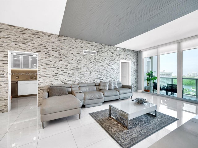 4 of 30 - 100 Bayview Dr Ph01, Sunny Isles Beach, FL