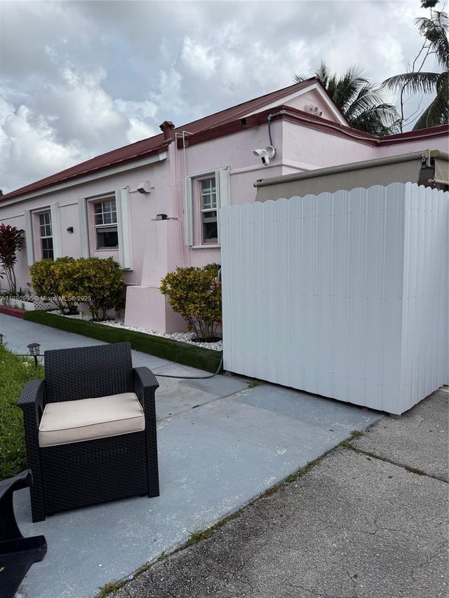 4 of 26 - 102 W 27th St, Hialeah, FL
