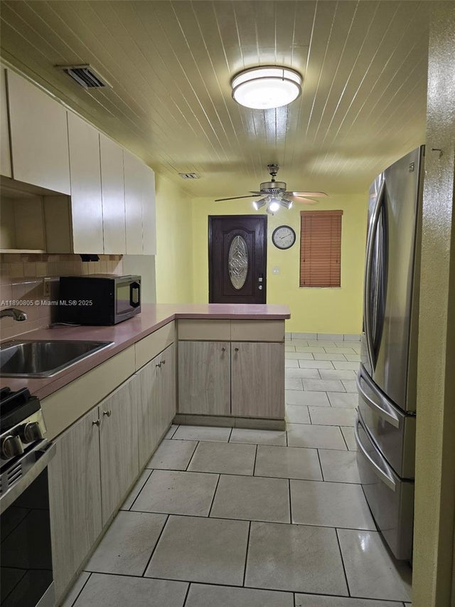 5 of 26 - 102 W 27th St, Hialeah, FL