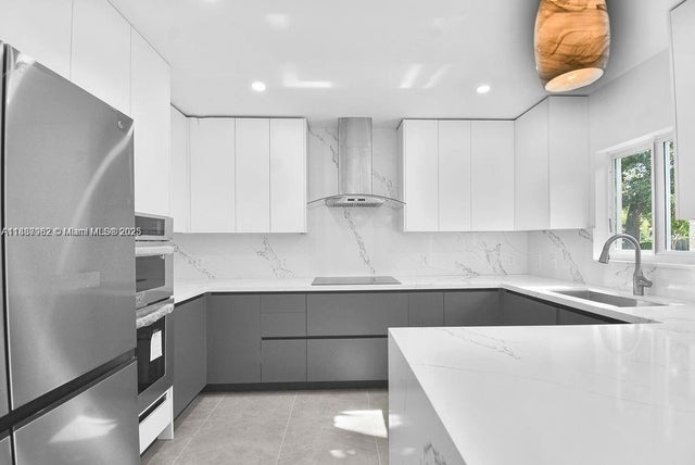 3 of 18 - 7902 Sw 67th Ave, South Miami, FL