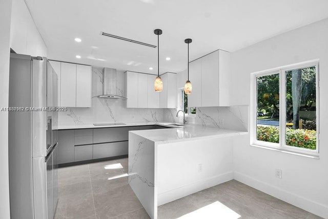 4 of 18 - 7902 Sw 67th Ave, South Miami, FL