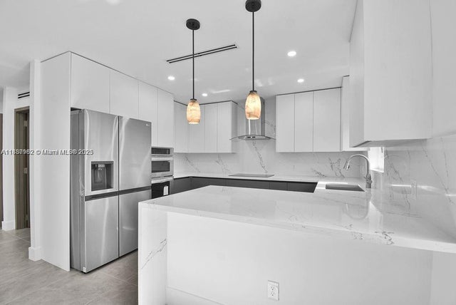 5 of 18 - 7902 Sw 67th Ave, South Miami, FL