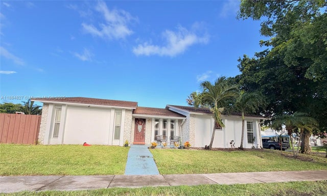 2 of 9 - 401 Se 5th St, Dania Beach, FL