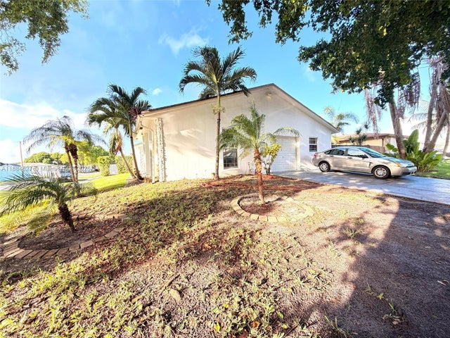 4 of 9 - 401 Se 5th St, Dania Beach, FL
