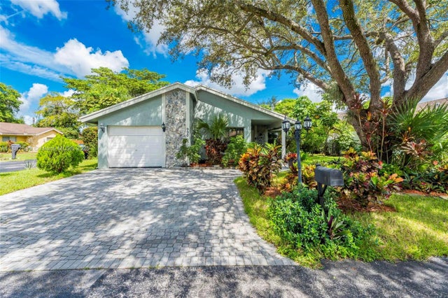 2 of 43 - 990 Nw 89th Ave, Plantation, FL