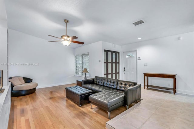 5 of 43 - 990 Nw 89th Ave, Plantation, FL