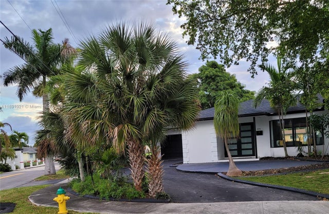 2 of 65 - 2856 Nw 10th Ave, Wilton Manors, FL