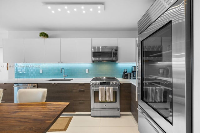 3 of 38 - 100 Lincoln Rd 1523/1525, Miami Beach, FL