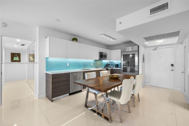 5 of 38 - 100 Lincoln Rd 1523/1525, Miami Beach, FL