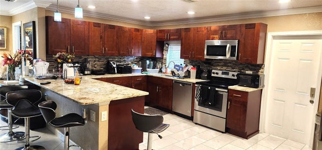 5 of 40 - 7707 Sw 8th St, North Lauderdale, FL
