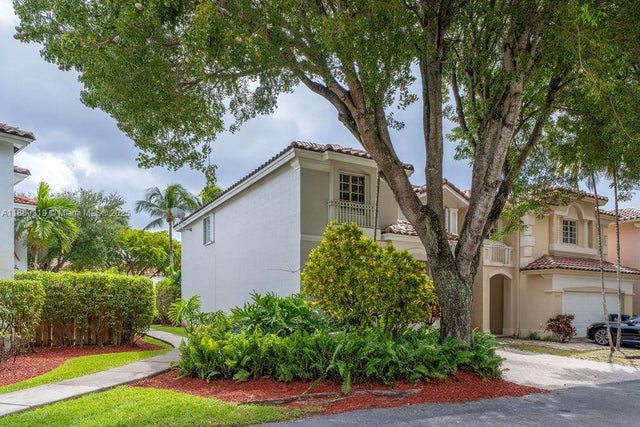 2 of 61 - 10912 Nw 69th St, Doral, FL