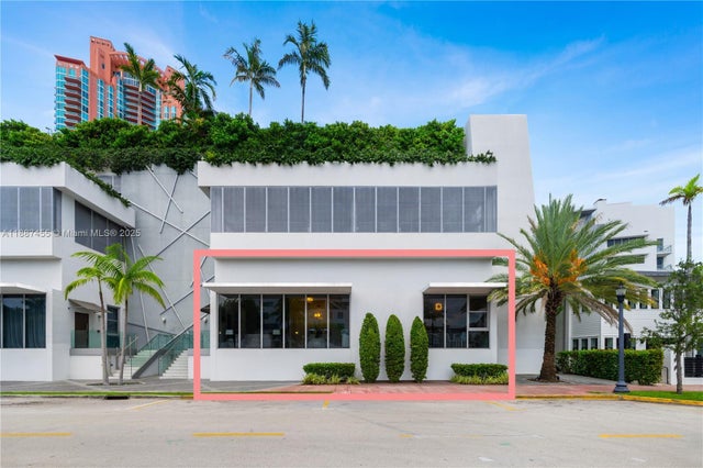 2 of 19 - 801 S Pointe Drive Th102, Miami Beach, FL