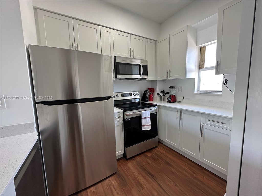 1638 Sw 3rd St 303, Miami