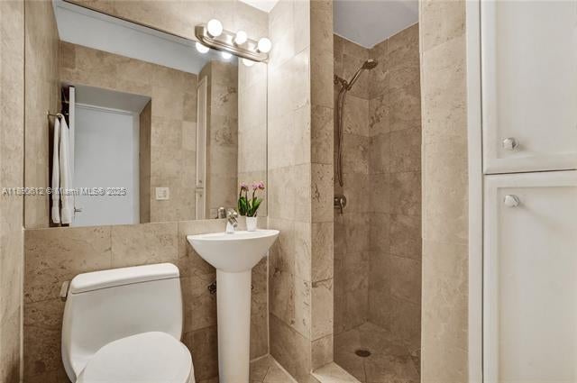 5 of 15 - 255 W 24th St 204, Miami Beach, FL