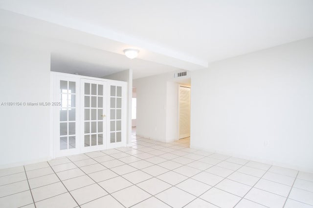 4 of 11 - 1662 Lincoln Ct 402, Miami Beach, FL