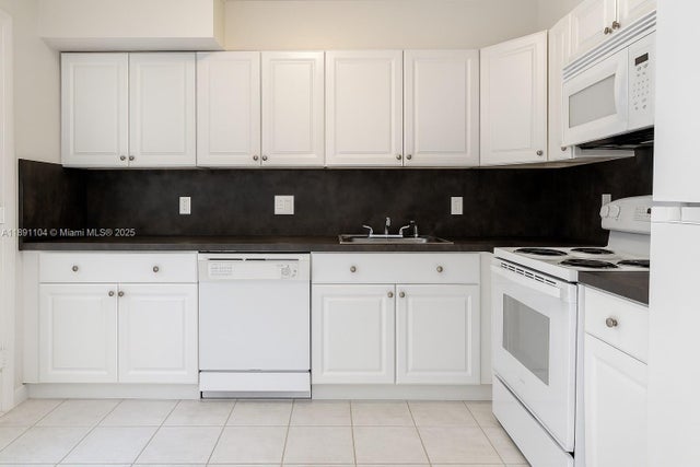 5 of 11 - 1662 Lincoln Ct 402, Miami Beach, FL