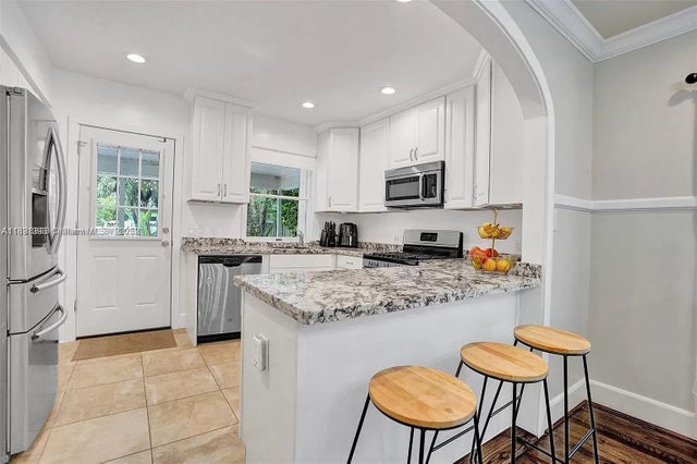 2 of 7 - 1640 Jefferson St, Hollywood, FL