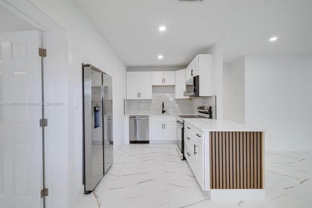 4 of 19 - 1251 Ne 41st Dr, Pompano Beach, FL