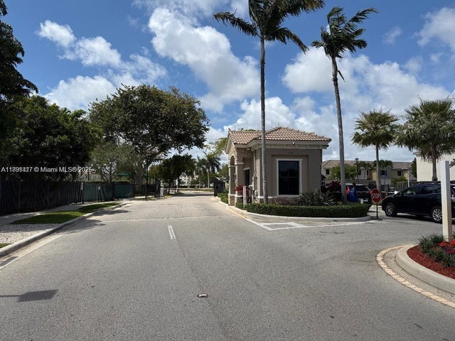 1 of 27 - 424 Ne 194th Ter, Miami, FL