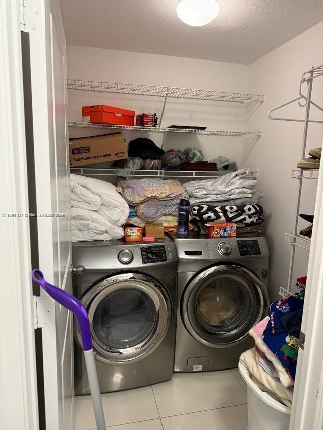 5 of 27 - 424 Ne 194th Ter, Miami, FL