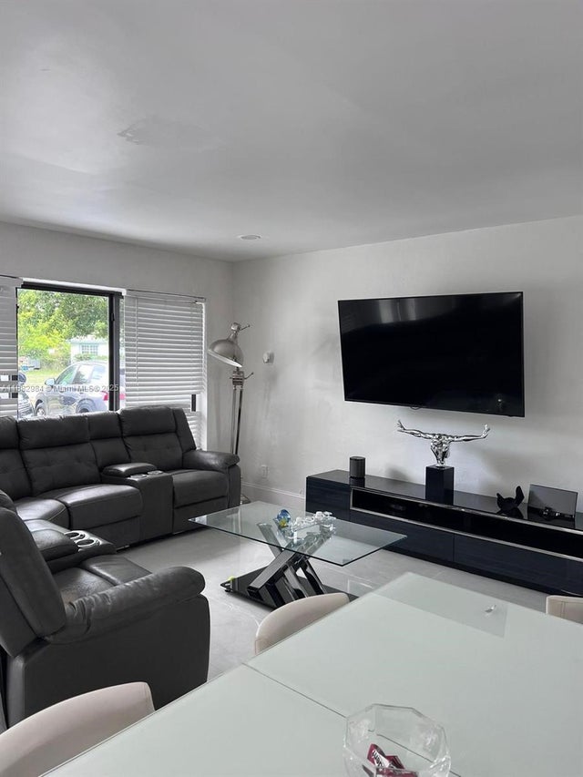 5 of 21 - 1161 Nw 15th St, Fort Lauderdale, FL