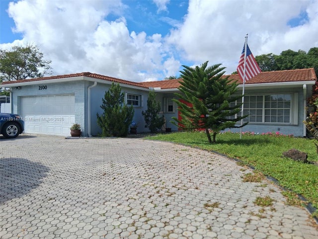 1 of 25 - 2100 N 54th Ave, Hollywood, FL