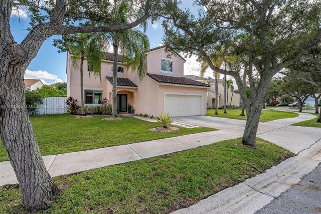 3 of 32 - 925 Briar Ridge Rd, Weston, FL