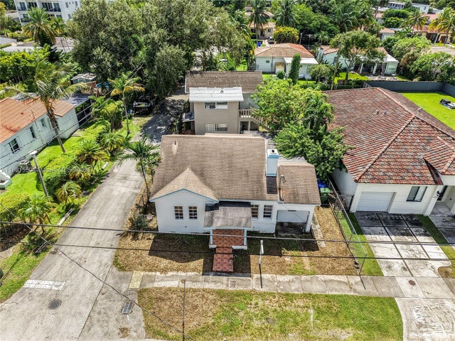 4 of 23 - 2100 Sw 25th St, Miami, FL