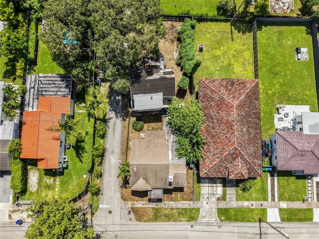 5 of 23 - 2100 Sw 25th St, Miami, FL