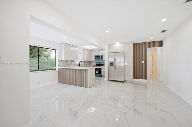 1 of 36 - 261 Nw 2nd Ct, Deerfield Beach, FL