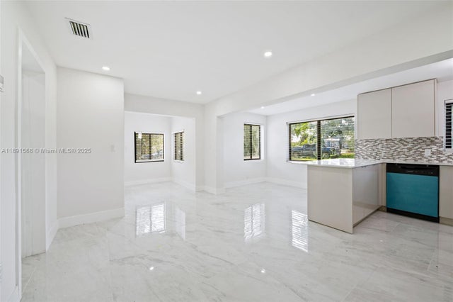 3 of 36 - 261 Nw 2nd Ct, Deerfield Beach, FL