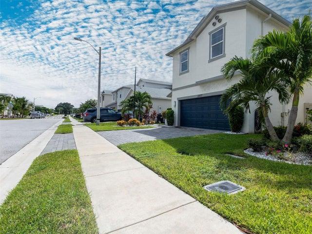 2 of 40 - 1837 Lake Cove Dr, Lake Worth, FL