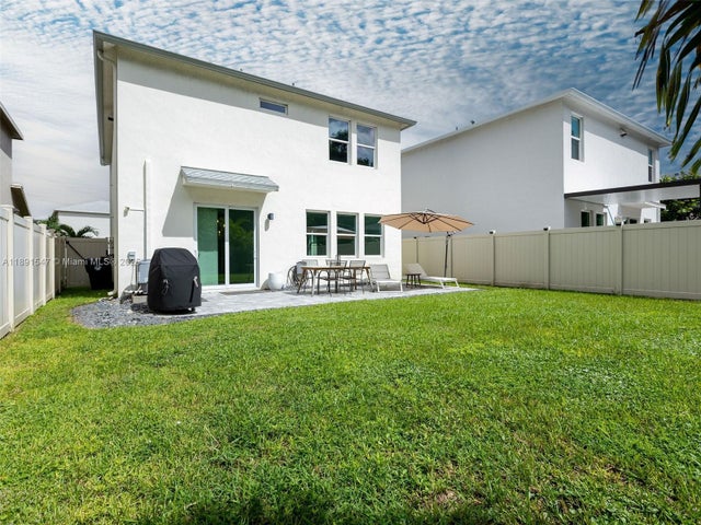 5 of 40 - 1837 Lake Cove Dr, Lake Worth, FL