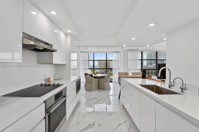 4 of 52 - 600 Parkview Dr 1020, Hallandale Beach, FL