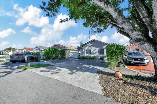 4 of 61 - 3135 W 72nd Ter, Hialeah, FL