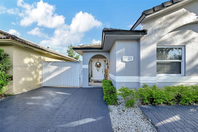 5 of 61 - 3135 W 72nd Ter, Hialeah, FL