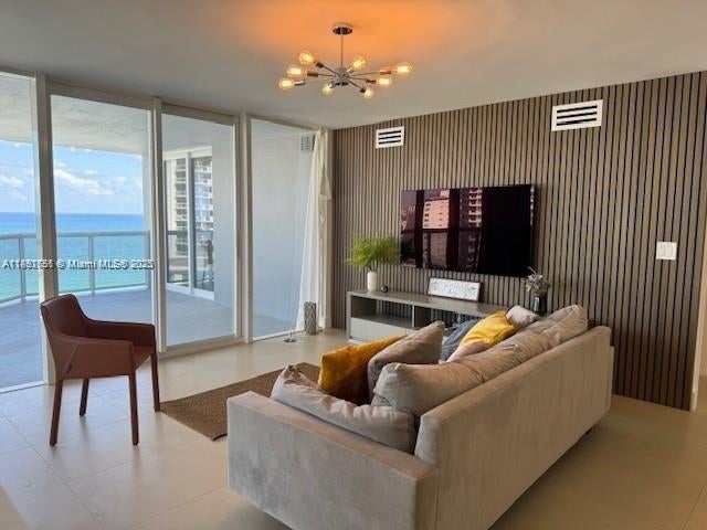 5 of 10 - 6301 Collins Ave 1608, Miami Beach, FL